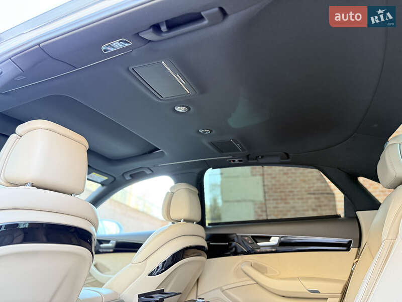 Седан Audi A8 2015 в Львове