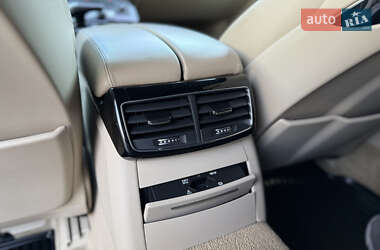 Седан Audi A8 2015 в 