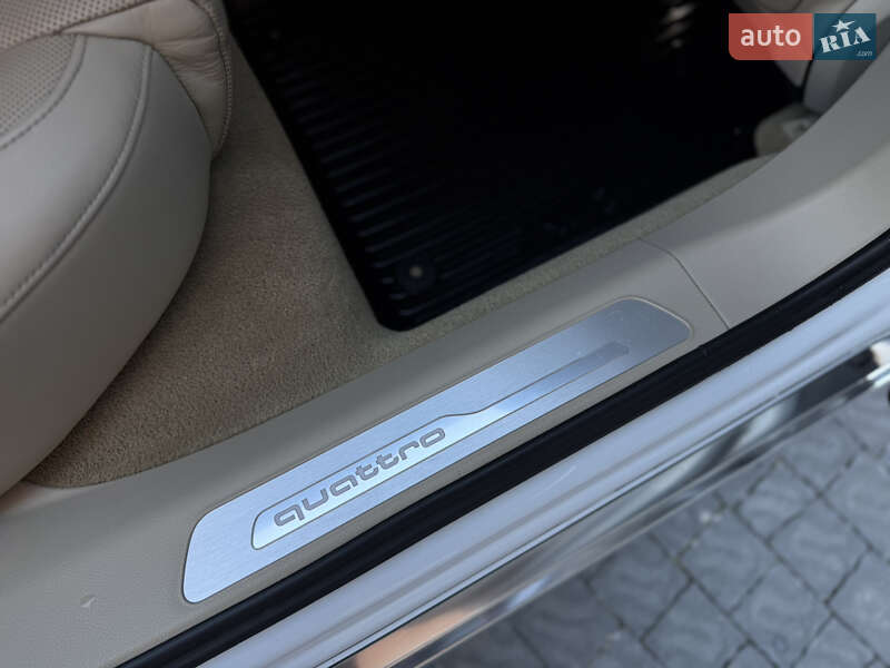 Седан Audi A8 2015 в Львове