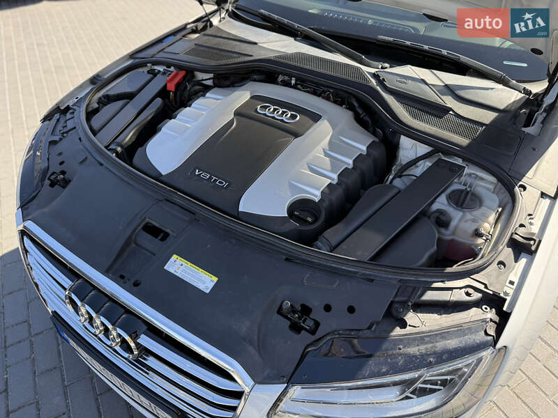 Седан Audi A8 2015 в Львове