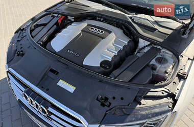 Седан Audi A8 2015 в 