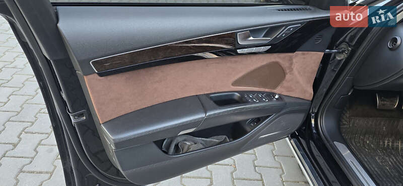 Седан Audi A8 2010 в Черновцах