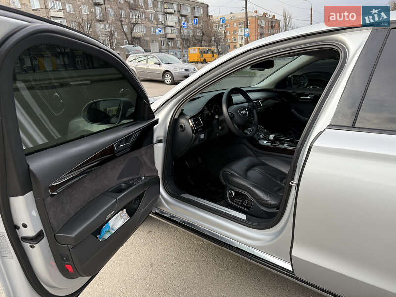 Седан Audi A8 2012 в Днепре