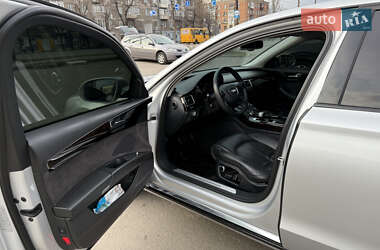 Седан Audi A8 2012 в 