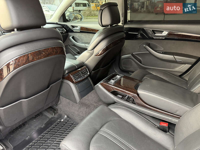 Седан Audi A8 2012 в Днепре