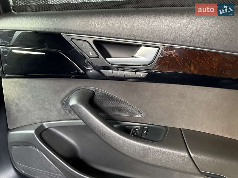 Седан Audi A8 2012 в Днепре