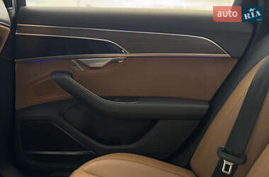 Седан Audi A8 2018 в 