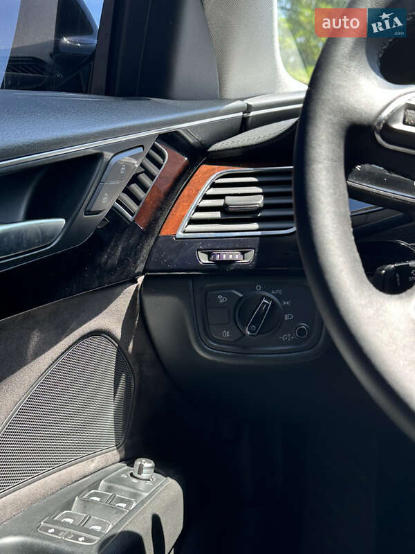 Седан Audi A8 2011 в Запоріжжі
