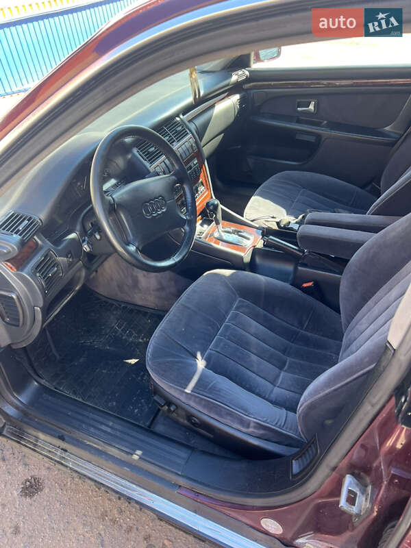 Седан Audi A8 1994 в Прилуках