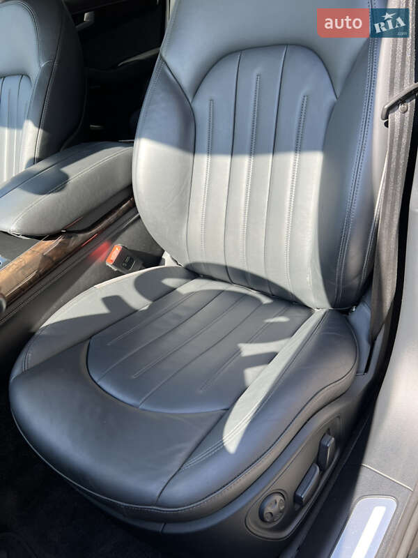 Седан Audi A8 2012 в Львове