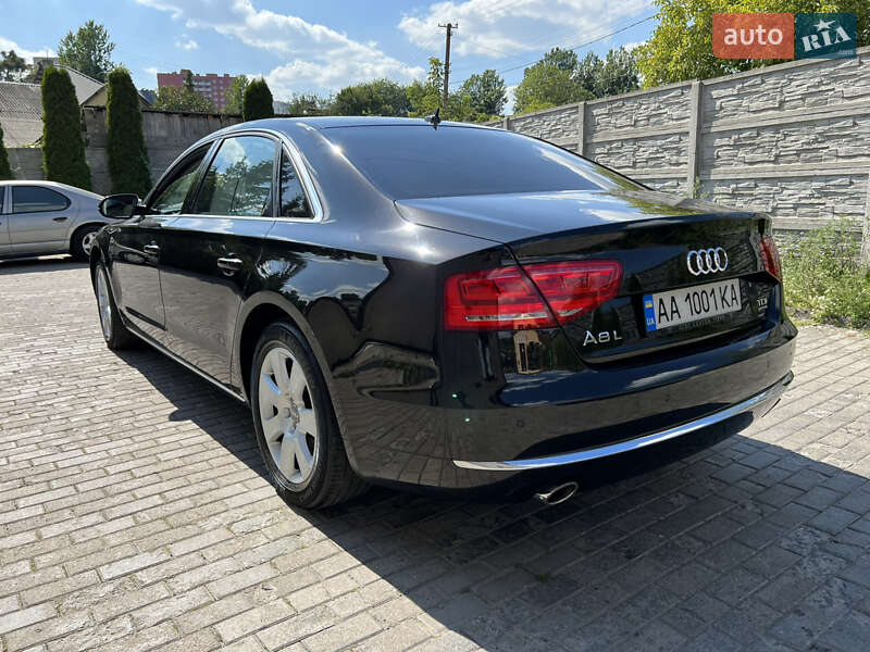 Седан Audi A8 2012 в Львове