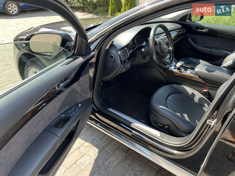 Седан Audi A8 2012 в Львове