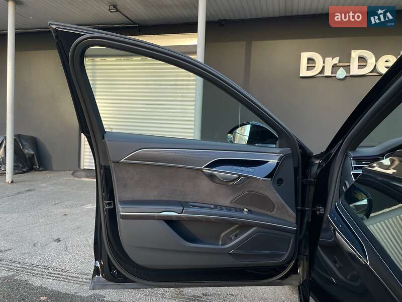 Седан Audi A8 2021 в Киеве