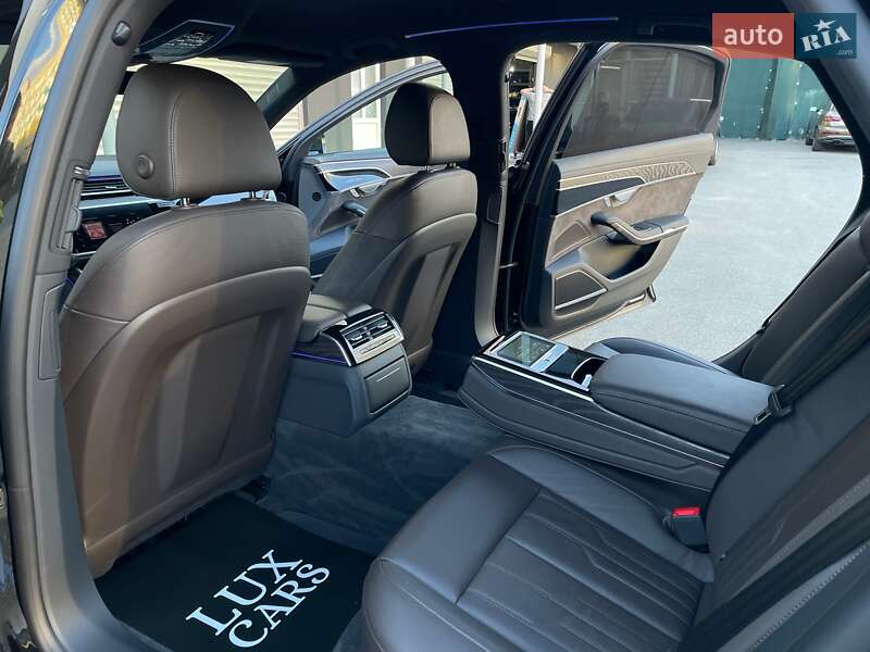Седан Audi A8 2021 в Киеве