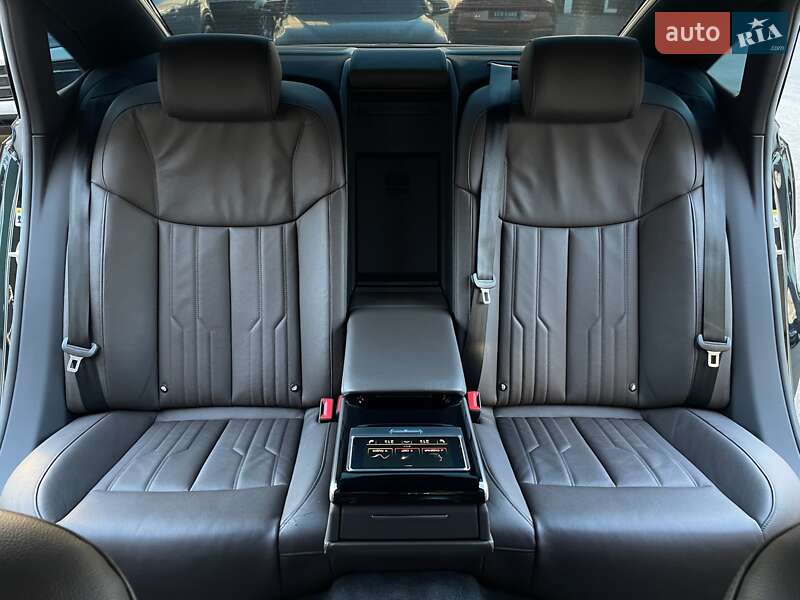 Седан Audi A8 2021 в Киеве