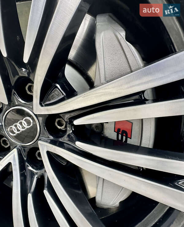 Седан Audi A8 2014 в Одессе