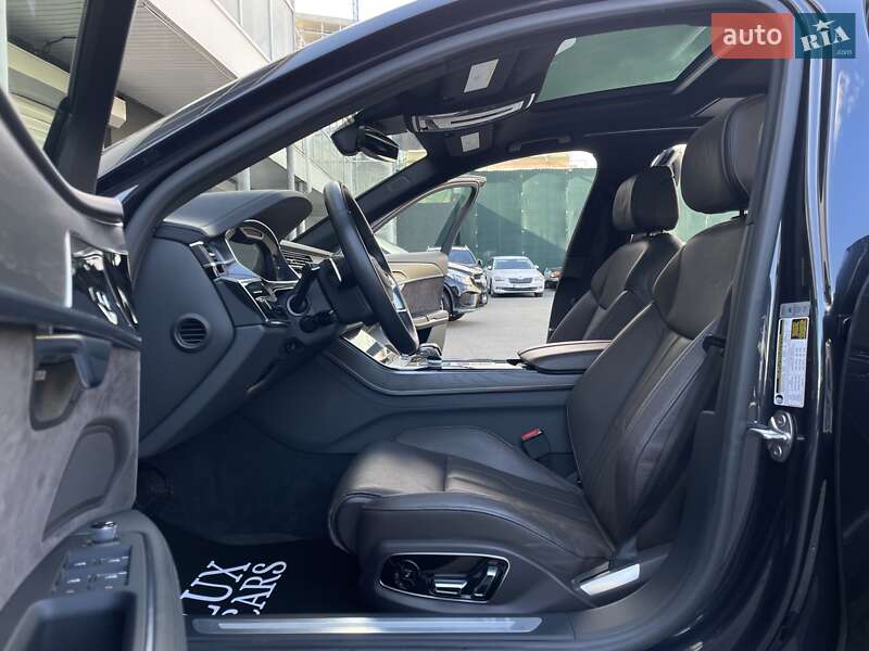 Седан Audi A8 2019 в Києві