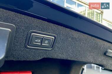 Седан Audi A8 2019 в 
