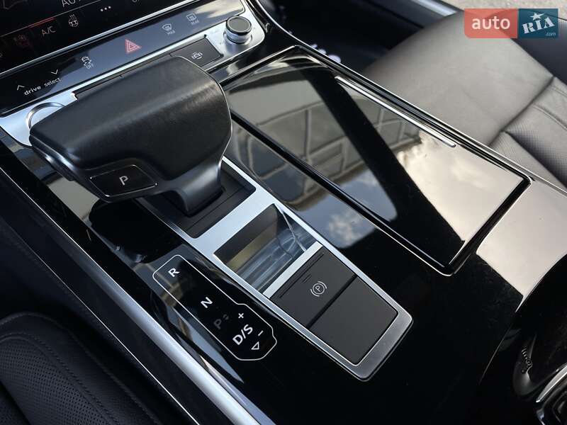 Седан Audi A8 2019 в Киеве фото 60 Седан Audi A8 2019 в Киеве