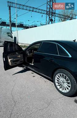 Седан Audi A8 2011 в 