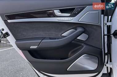 Седан Audi A8 2011 в 