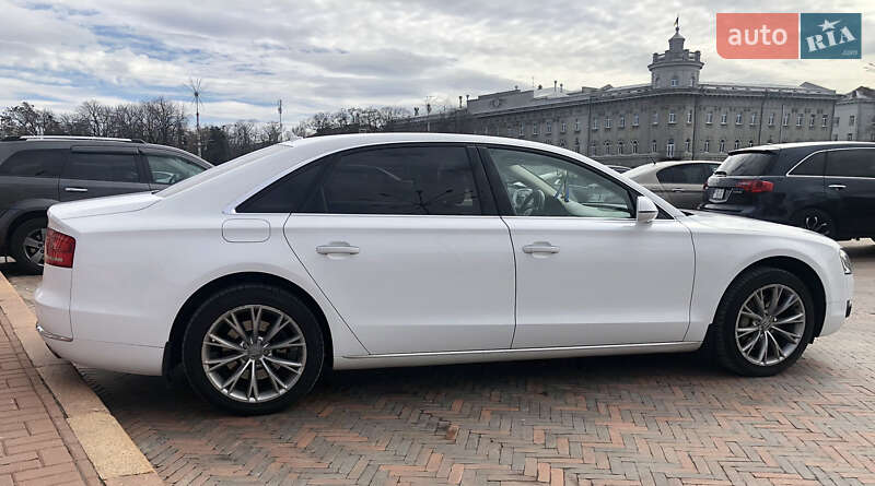 Седан Audi A8 2012 в Києві