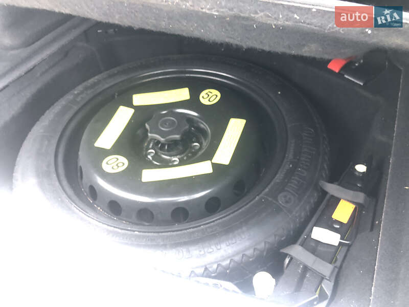 Седан Audi A8 2012 в Києві