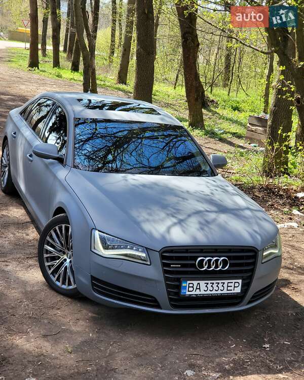 Седан Audi A8 2012 в Знаменке
