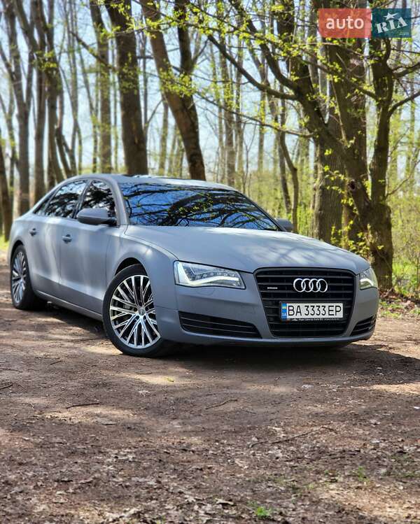 Седан Audi A8 2012 в Знаменке
