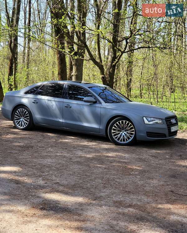 Седан Audi A8 2012 в Знаменке