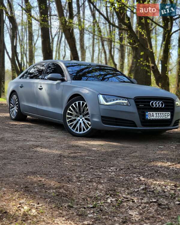 Седан Audi A8 2012 в Знаменке