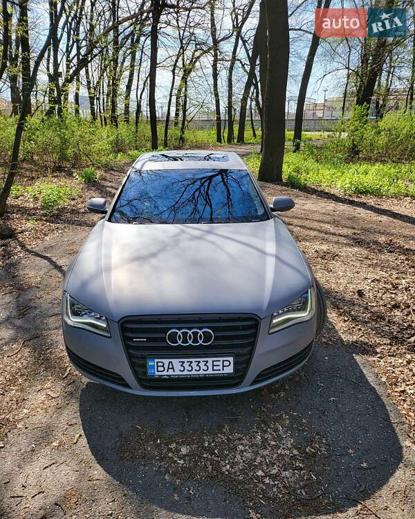 Седан Audi A8 2012 в Знаменке