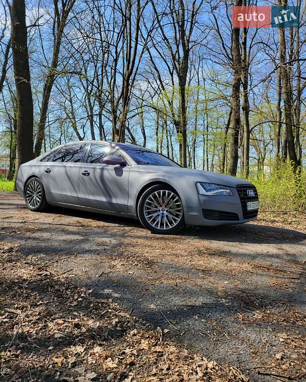Седан Audi A8 2012 в Знаменке