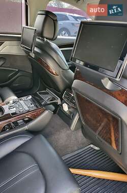 Седан Audi A8 2012 в Знаменке