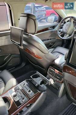 Седан Audi A8 2012 в Знаменке