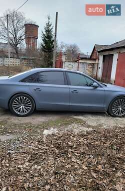 Седан Audi A8 2012 в Знаменке
