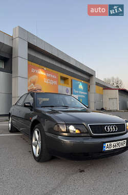 Седан Audi A8 1996 в 