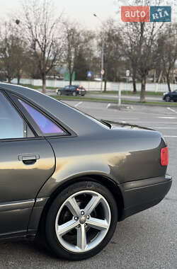 Седан Audi A8 1996 в 