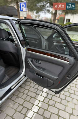 Седан Audi A8 2009 в 