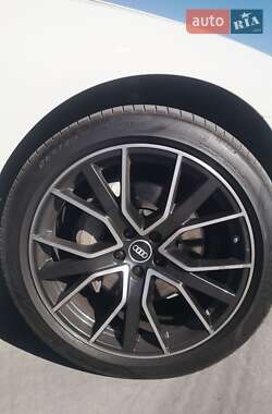 Седан Audi A8 2021 в 