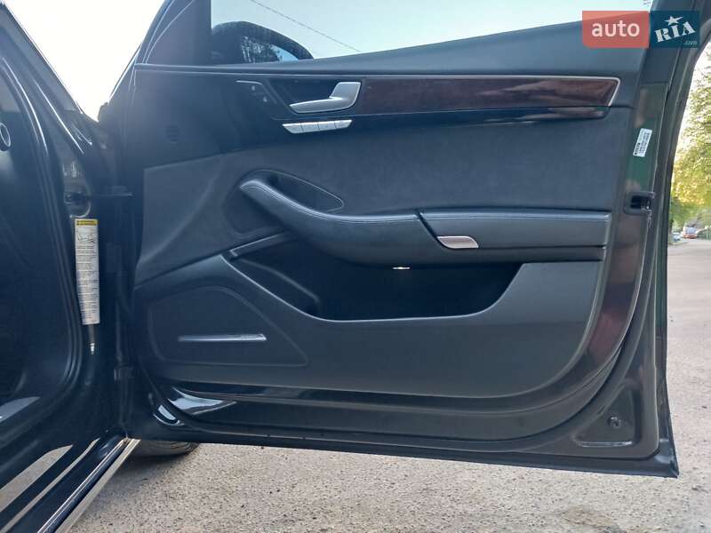 Седан Audi A8 2013 в Житомире