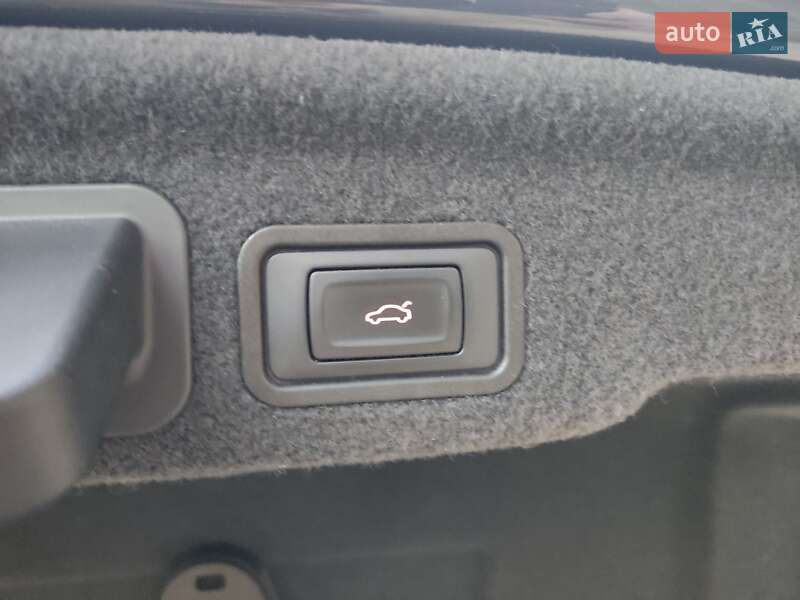 Седан Audi A8 2013 в Житомире