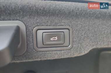 Седан Audi A8 2013 в 