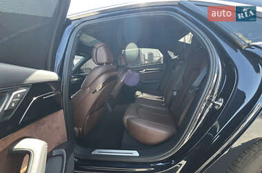 Седан Audi A8 2013 в 