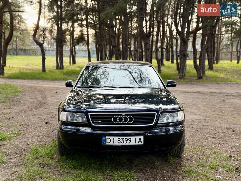 Седан Audi A8 1995 в Николаеве