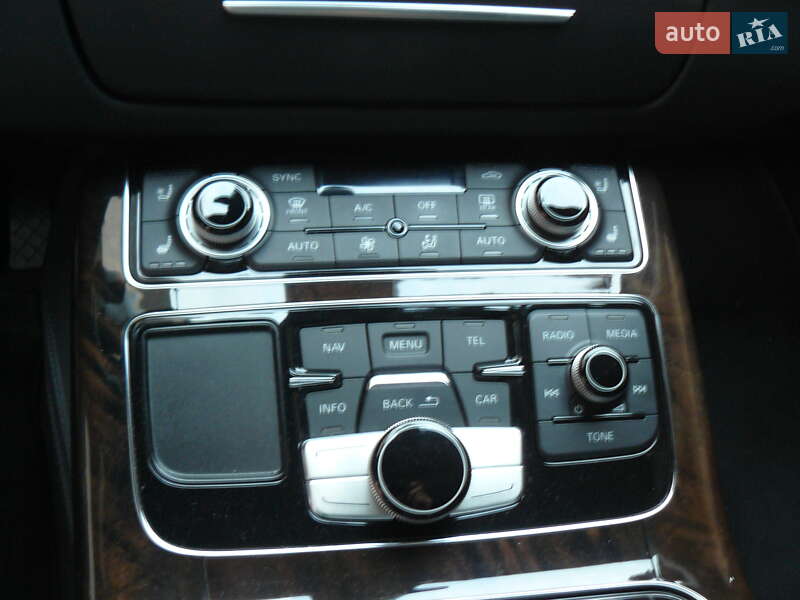 Седан Audi A8 2013 в Ивано-Франковске