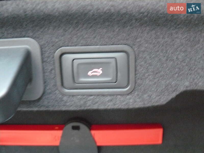 Седан Audi A8 2013 в Ивано-Франковске
