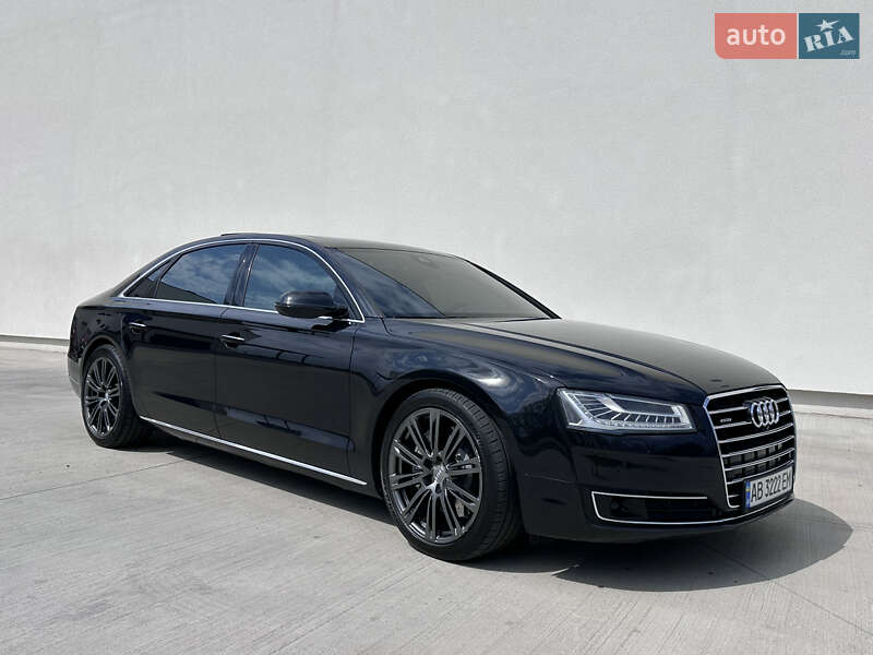 Седан Audi A8 2015 в 