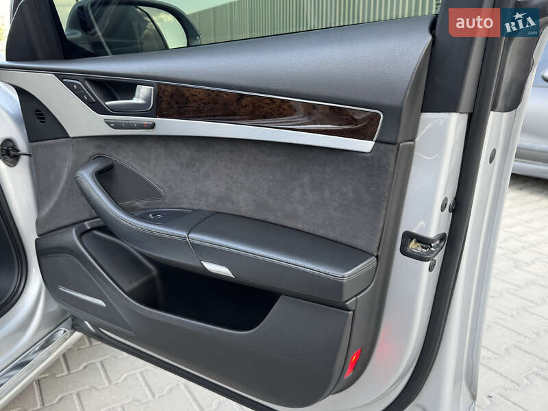 Седан Audi A8 2010 в Лубнах