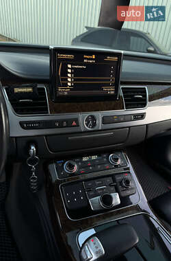 Седан Audi A8 2010 в 
